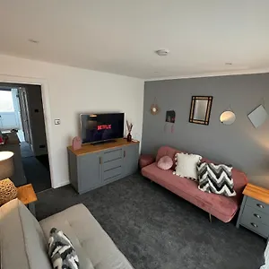 House Sleeps 8. 2bedrooms & Sofa Beds In Sitting Bath